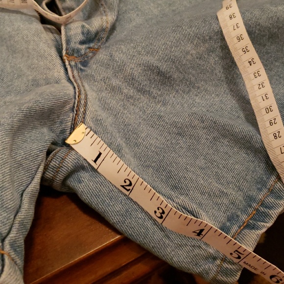 💙Shorts- Womens Blue Jean's 💙 - Picture 3 of 4